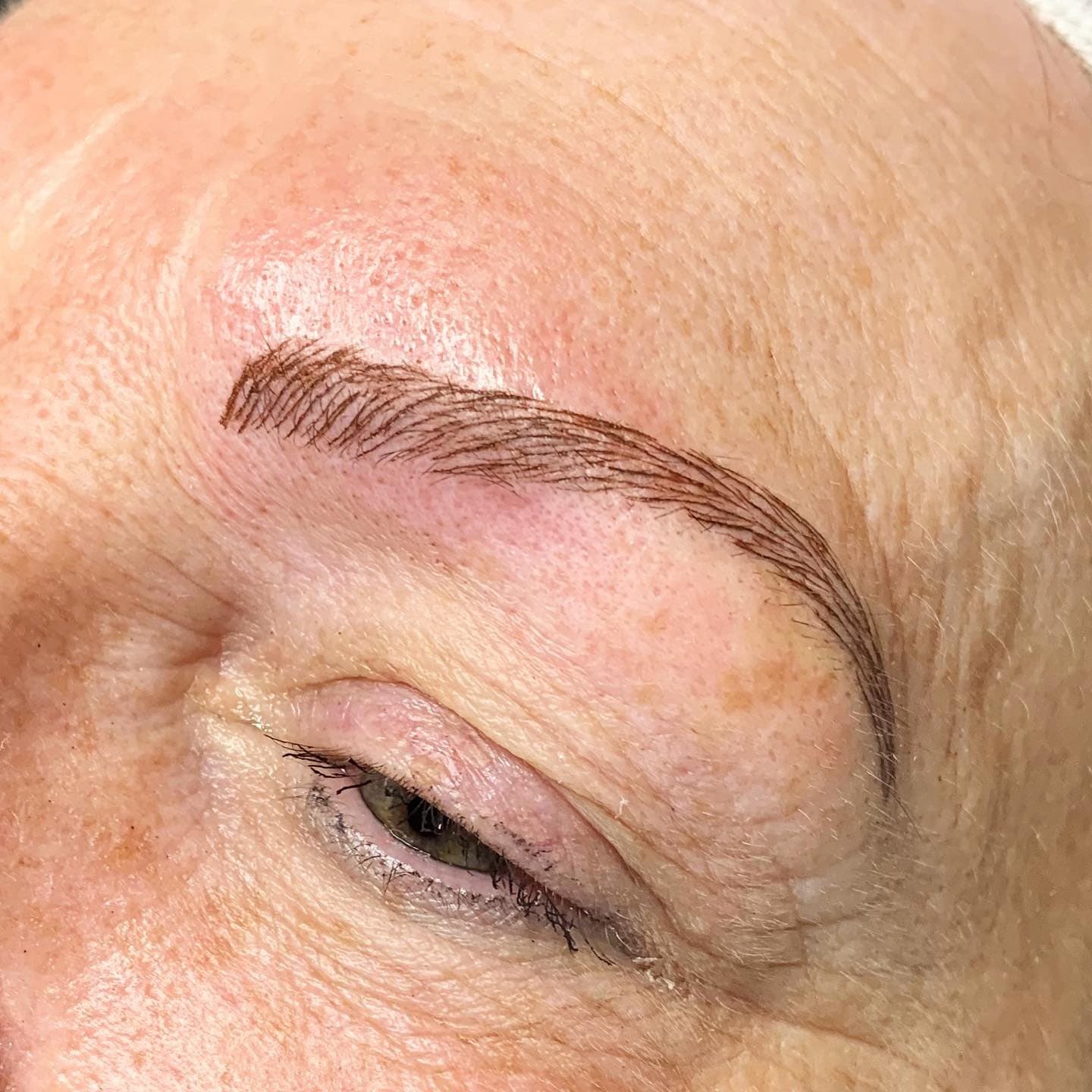 Freshly microbladed brow with fine, natural hair strokes by Alisa Sampson